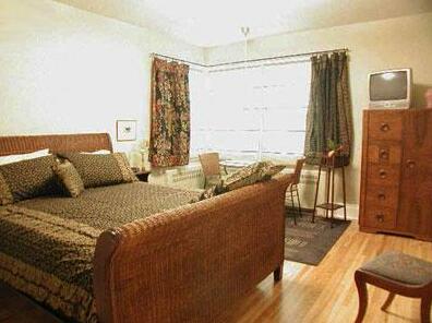 Gite Lupins et Lilas Bed and Breakfast Quebec City