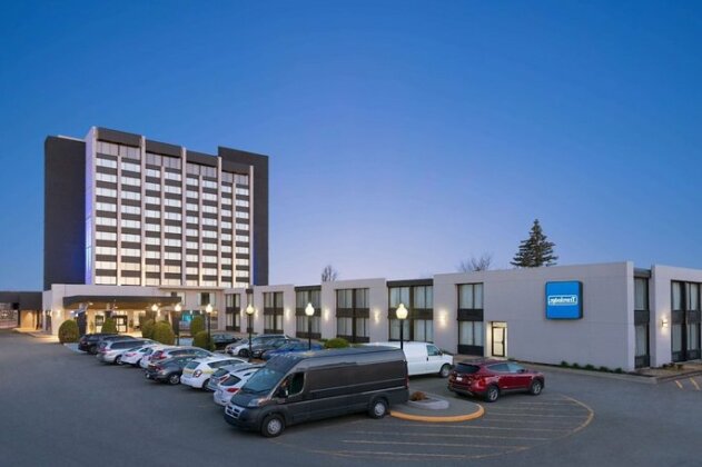 Travelodge by Wyndham Hotel & Convention Centre Quebec City - Photo2