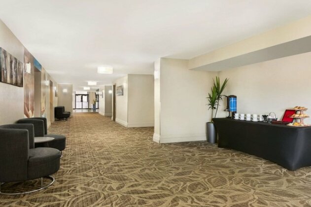 Travelodge by Wyndham Hotel & Convention Centre Quebec City - Photo3