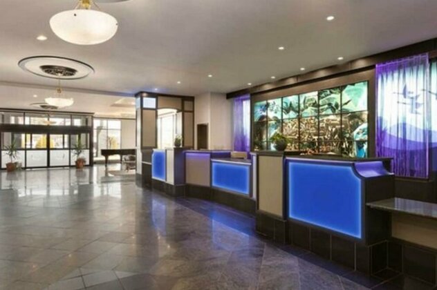 Travelodge by Wyndham Hotel & Convention Centre Quebec City - Photo4