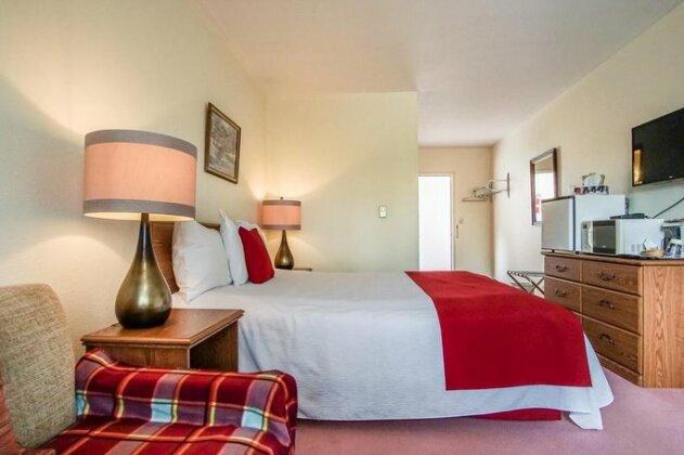 Gables Motel Radium Hot Springs - Photo3