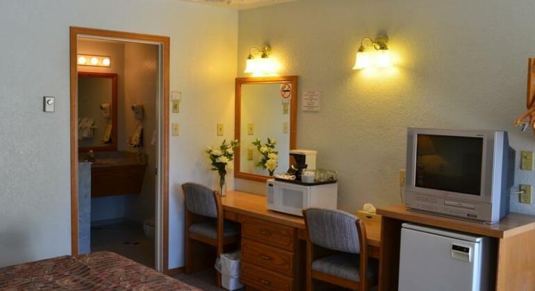 Radium Park Lodge - Photo4
