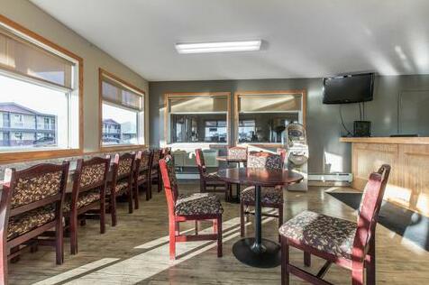 Empire Inn & Suites Red Deer - Photo5