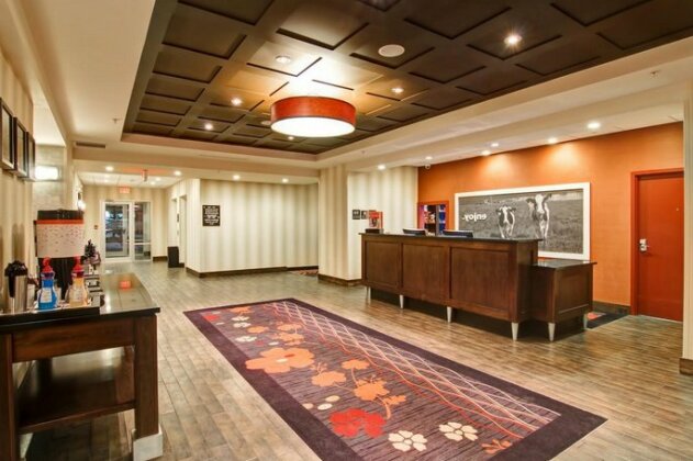 Hampton Inn & Suites Red Deer - Photo2