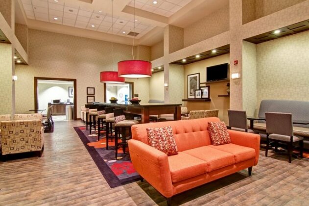 Hampton Inn & Suites Red Deer - Photo3