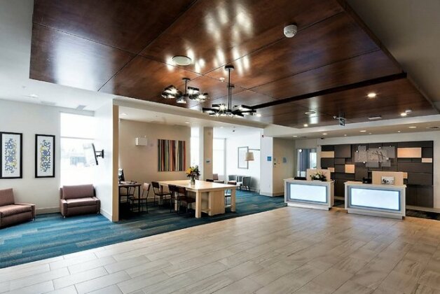 Holiday Inn Express - Red Deer North - Photo2