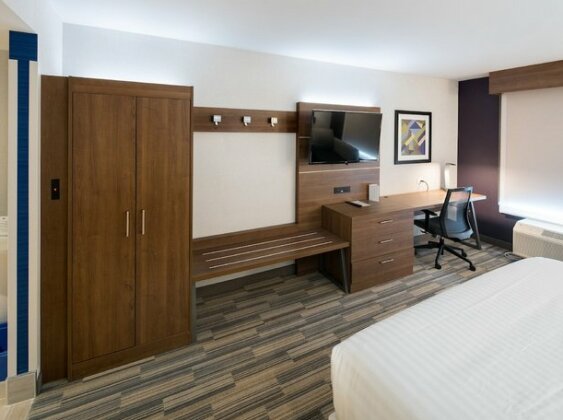 Holiday Inn Express - Red Deer North - Photo3