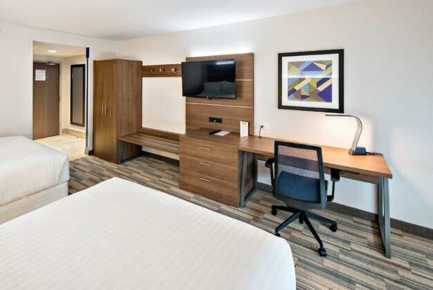 Holiday Inn Express - Red Deer North - Photo4