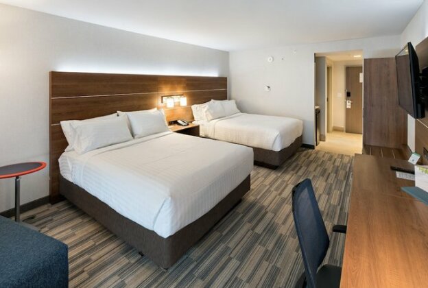 Holiday Inn Express - Red Deer North - Photo5