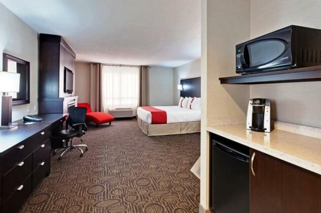 Holiday Inn Hotel & Suites Red Deer - Photo3