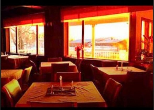 Red Rock Inn - Photo2