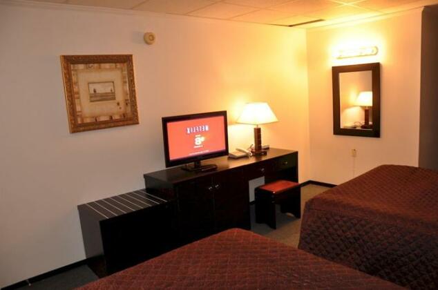 Alpine Inn & Suites - Photo4