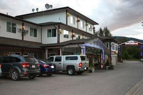 Revelstoke Gateway Inn - Photo2