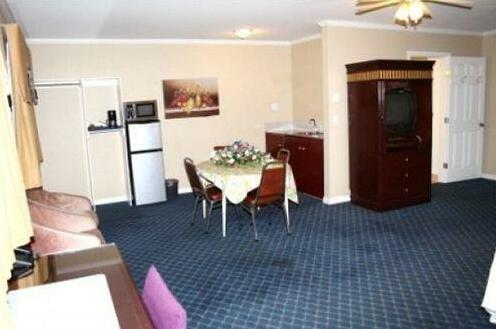 Revelstoke Gateway Inn - Photo3