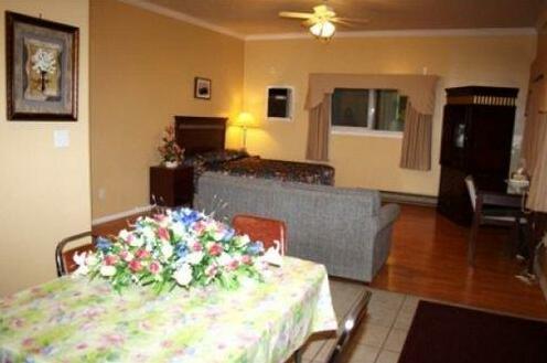 Revelstoke Gateway Inn - Photo5