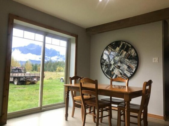 Revelstoke Paradise Apartment - Photo3