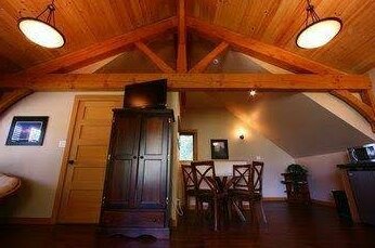 Revelstoke Timber Loft B&B - Photo2