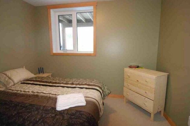 Stoke Cabin by Revelstoke Vacations - Photo3