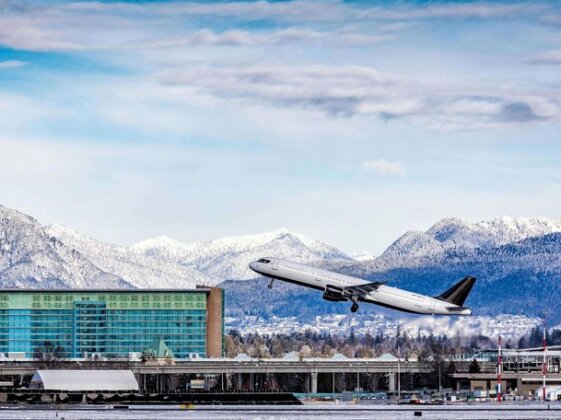 Fairmont Gold at Fairmont Vancouver Airport - Photo3