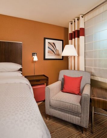 Four Points by Sheraton Vancouver Airport - Photo4