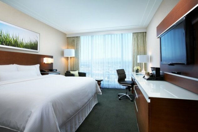 The Westin Wall Centre Vancouver Airport - Photo3