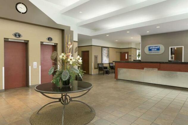 Travelodge Hotel by Wyndham Vancouver Airport - Photo2