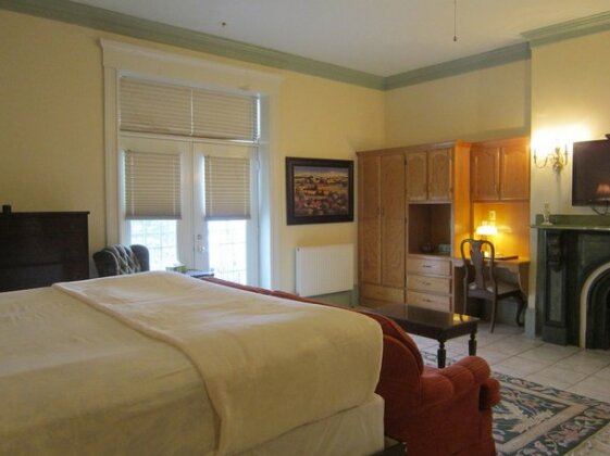 Chipman Hill Suites - Senator Dever House - Photo2