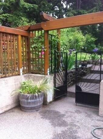 Salt Spring Carriage House B&B - Photo4