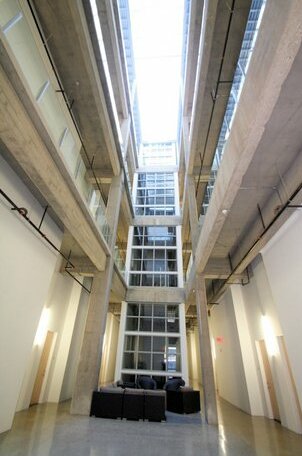 Downtown Loft Style Condo Heated Parking - Photo4