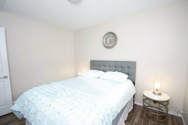 Hampton 3bd 2br near Airport by Prowess - Photo5