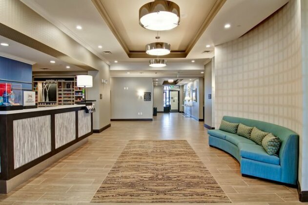 Hampton Inn & Suites by Hilton Saskatoon Airport - Photo2