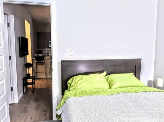 Modern basement bedroom with en-suite bath and a den separate entrance - New neighborhood in Saskat - Photo4