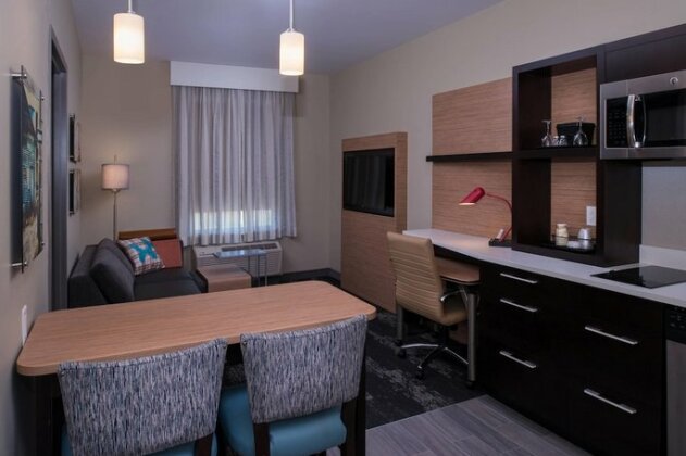TownePlace Suites by Marriott Saskatoon - Photo3
