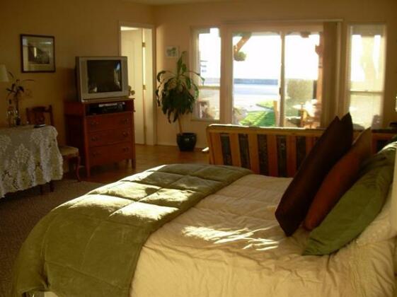 Davis Bay Bed & Breakfast - Photo5