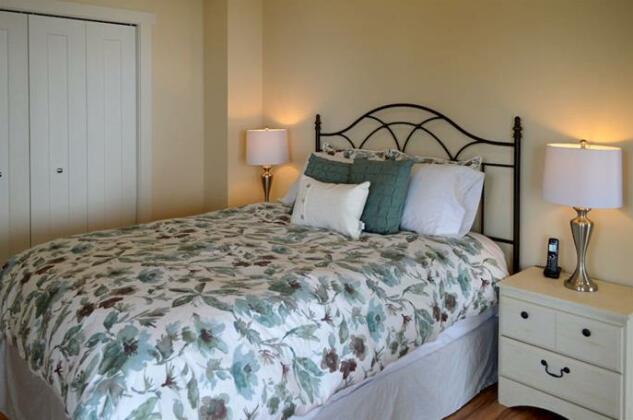 Sheringham Oceanfront Suite by BC Island Vacation Homes - Photo2