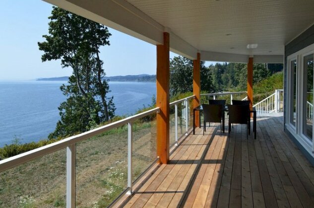 Sheringham Oceanfront Suite by BC Island Vacation Homes - Photo5