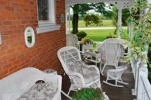 Country Doll House Bed & Breakfast - Photo5