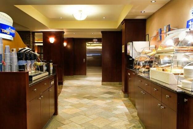 Holiday Inn Express Hotel & Suites - Slave Lake - Photo4