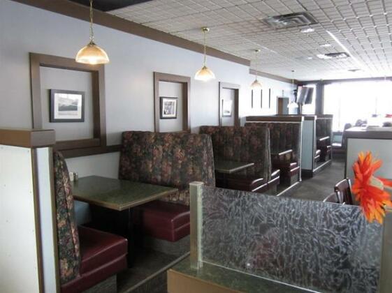 Capri Motor Inn - Photo4