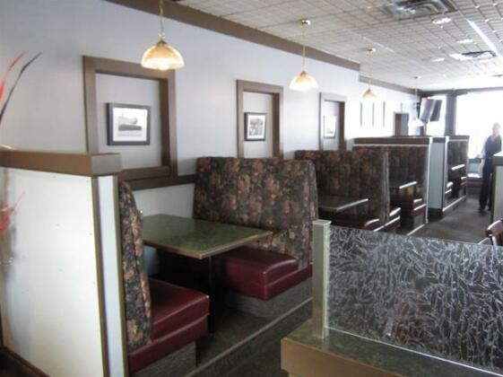Capri Motor Inn - Photo5