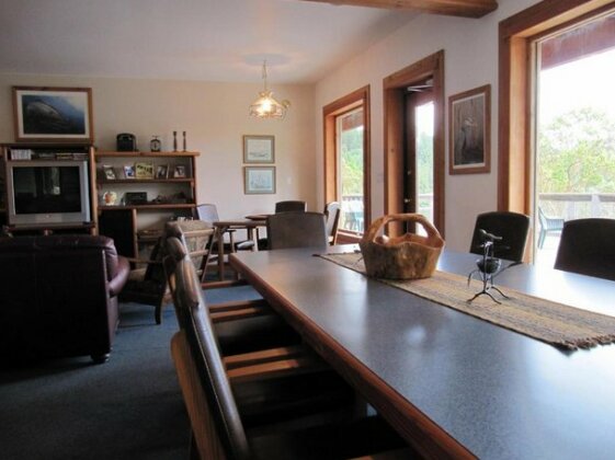 Arbutus Cove Guesthouse - Photo3