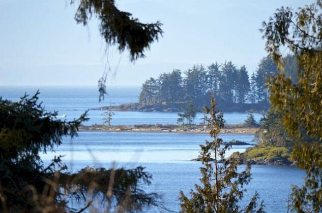 Mariner's Escape by BC Island Vacation Homes