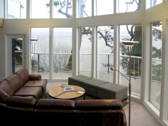 Otter Point House by BC Island Vacation Homes - Photo5