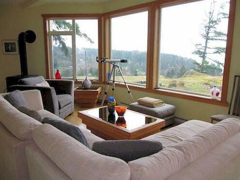 Seaview Cottage by BC Island Vacation Homes - Photo2