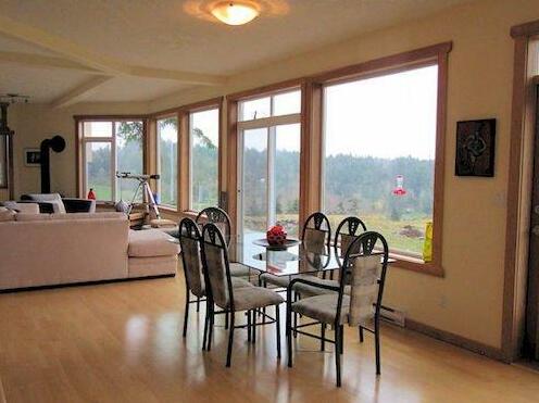 Seaview Cottage by BC Island Vacation Homes - Photo4