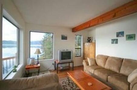 Sooke Breakaway Vacations - Photo3