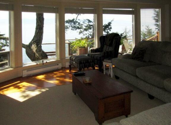 Stones Throw Cottage by BC Island Vacation Homes - Photo3