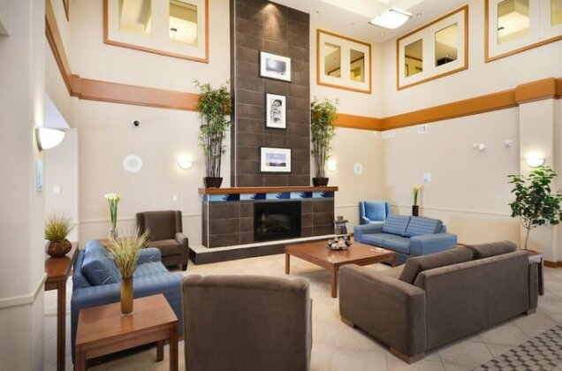 Sandman Hotel and Suites Squamish - Photo3