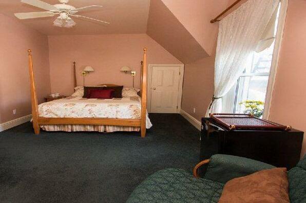 Ambercroft Bed and Breakfast - Photo2