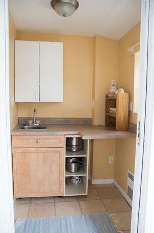Robins Gather - Furnished Suite - Photo5